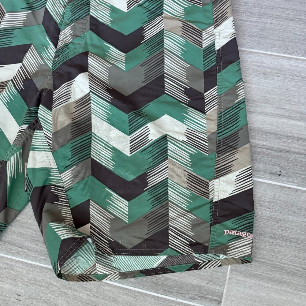 PATAGONIA Swim Shorts Men's 33W Geometric Green Tan Black White GORP Zip Pocket - Picture 5 of 6